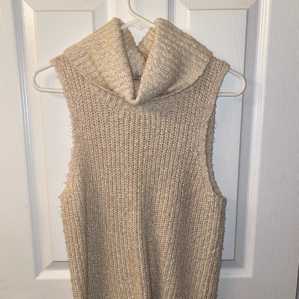 Sweater sleeveless top